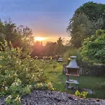 La Maisonnette Du Soleil Couchant En Perigord