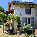 بيت للعطل La Maisonnette Du Soleil Couchant En Perigord