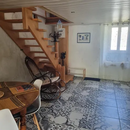 Holiday home La Maisonnette Du Soleil Couchant En Perigord *