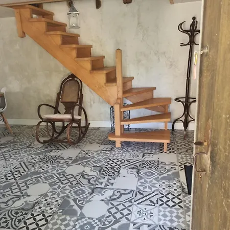 La Maisonnette Du Soleil Couchant En Perigord