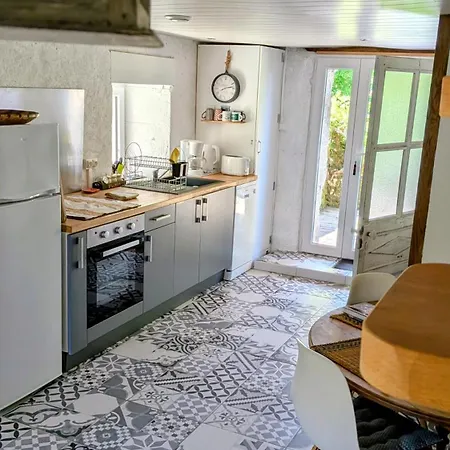 La Maisonnette Du Soleil Couchant En Perigord